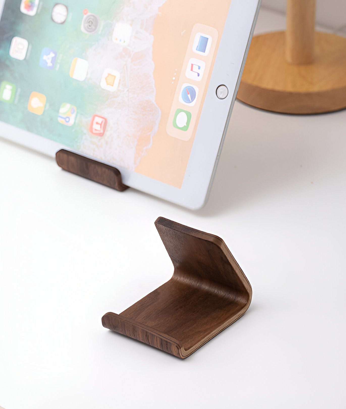 Wooden phone stand BEVORA