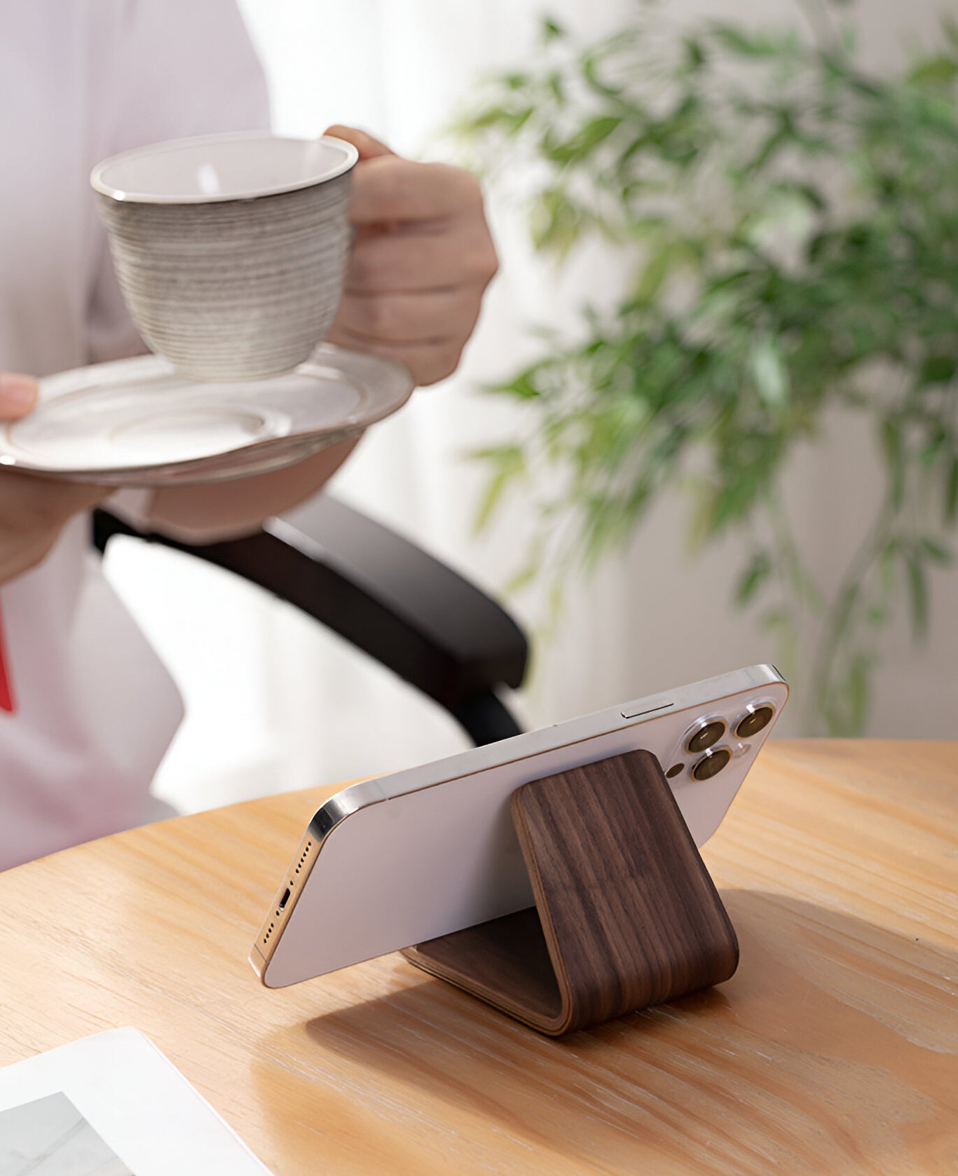 Wooden phone stand BEVORA