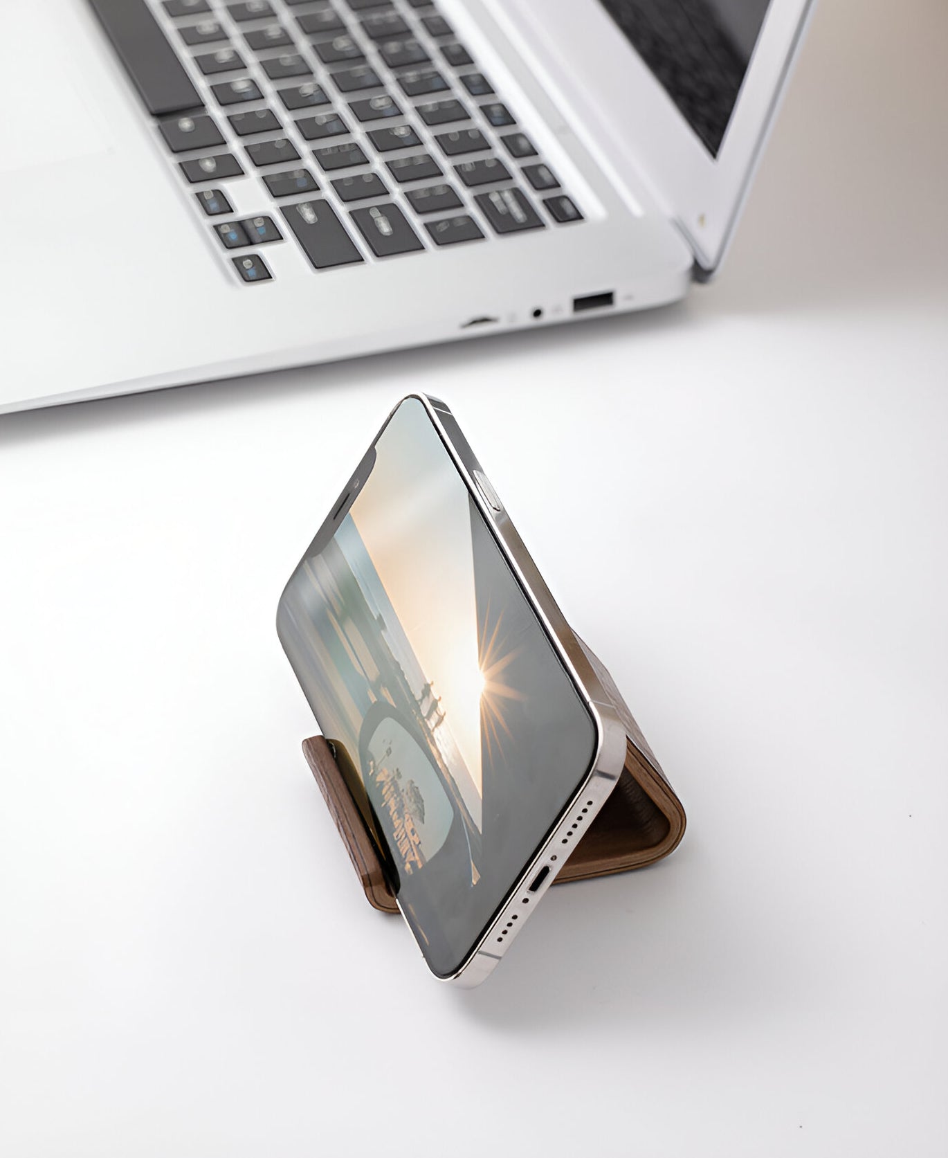 Wooden phone stand BEVORA