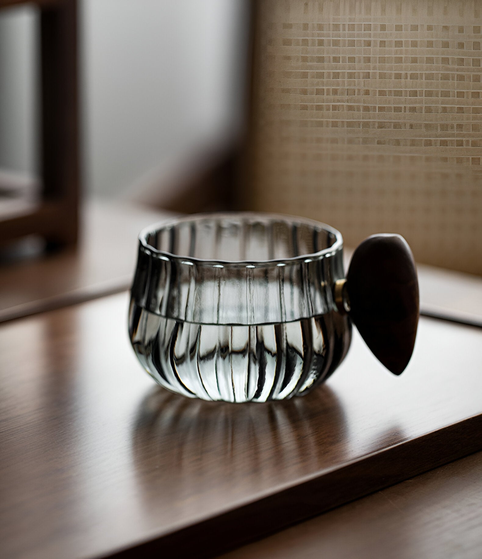 Faceted mug with a wooden handle S BEVORA